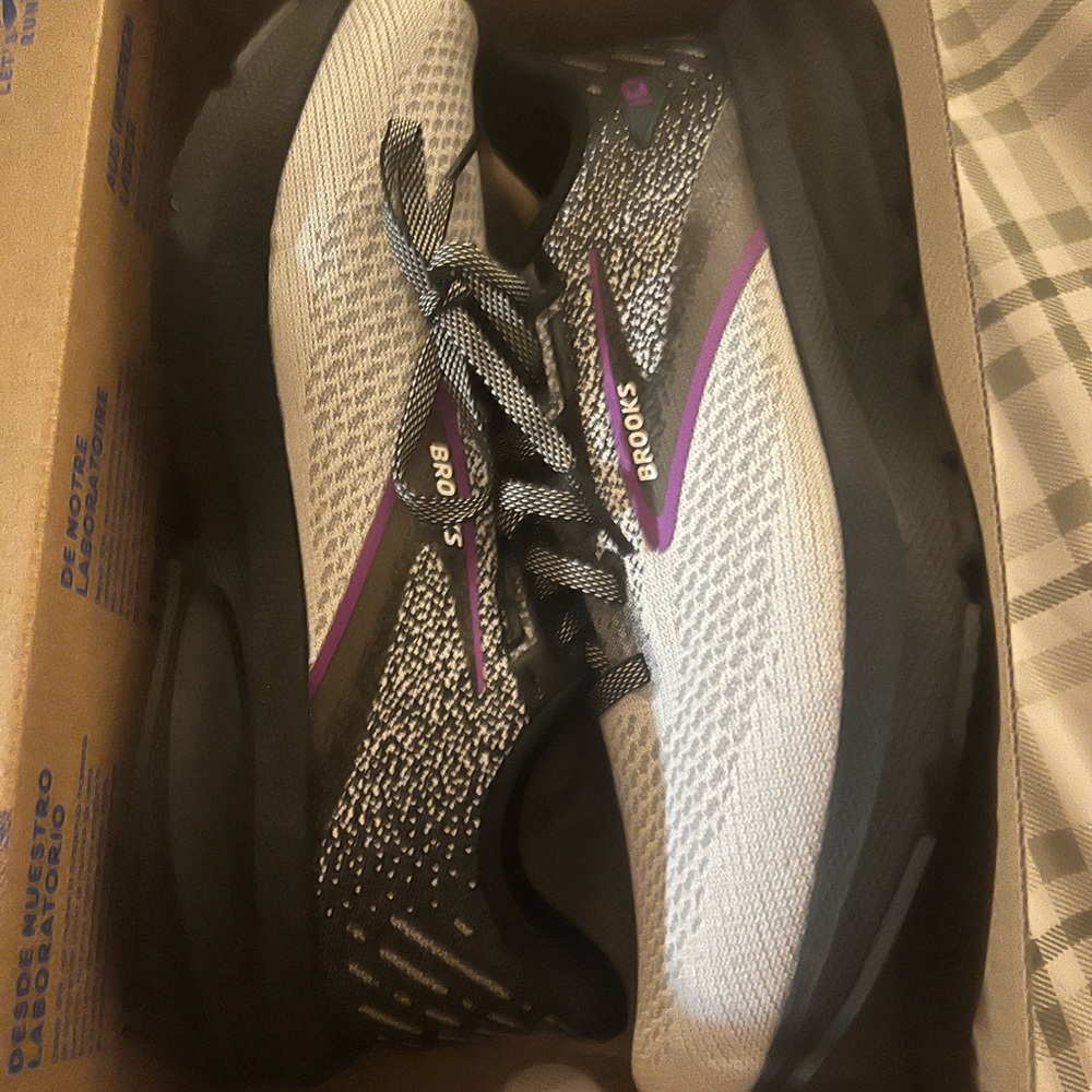 Brooks Black and White Athletic Shoes with Breathable Mesh